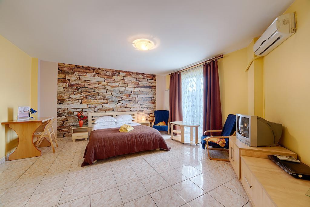 Eastcomfort Kogalniceanu Square Apartment Bucharest Room photo